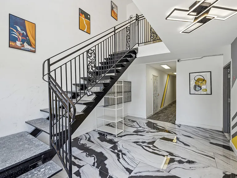 2331 Portland Street — Photo 3