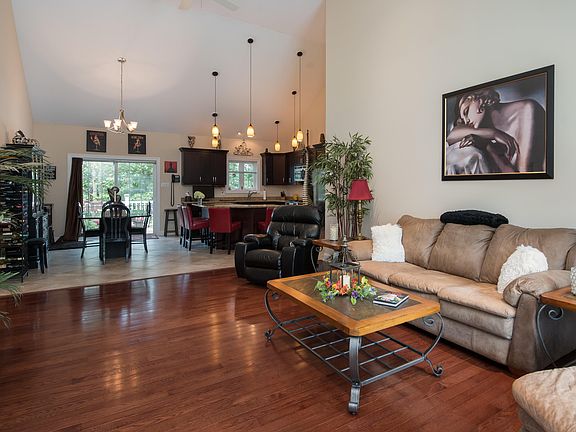 4th image of 239 Bunker Dr