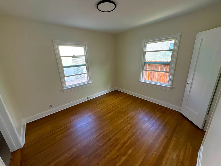 3022 Farmdale Ave — Photo 23