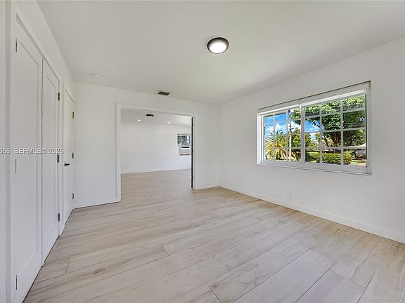 3rd image of 716 SW 5th Ave