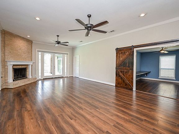 5th image of 414 Fox Briar Ln