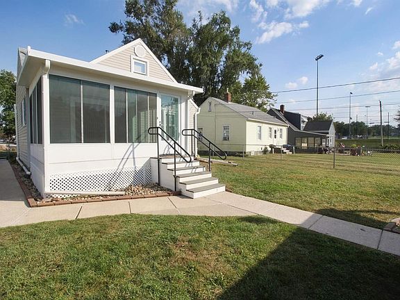 4th image of 2830 Western Ave