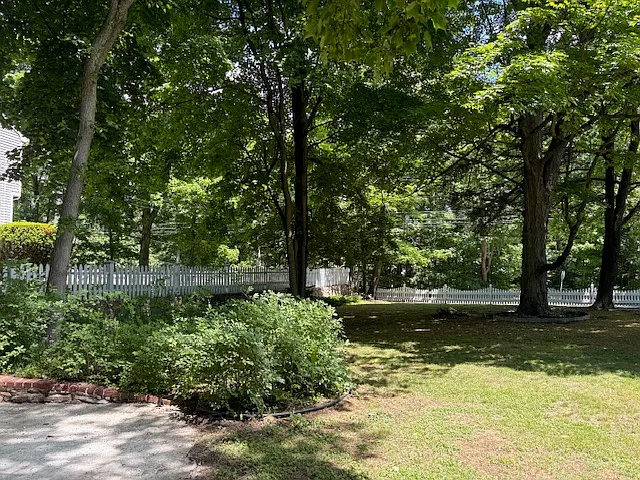 E Rocks Rd — Photo 11