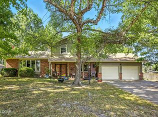 1131 Belle Air Pl, Carthage, MO 64836