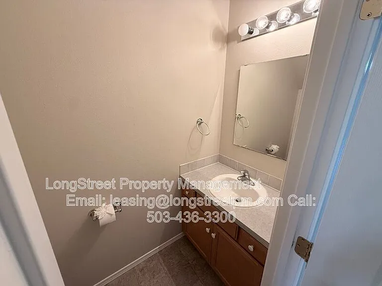 1825 SW Easy St — Photo 5