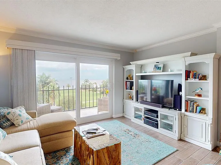 1120 N Shore Dr NE #501 — Photo 17