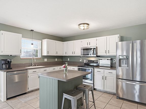4th image of 10423 Grasshopper Ct