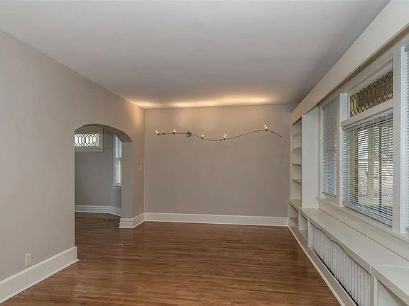 3rd image of 625 N 16th Ave E