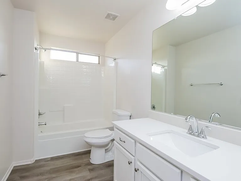 7925 W Claremont St — Photo 11