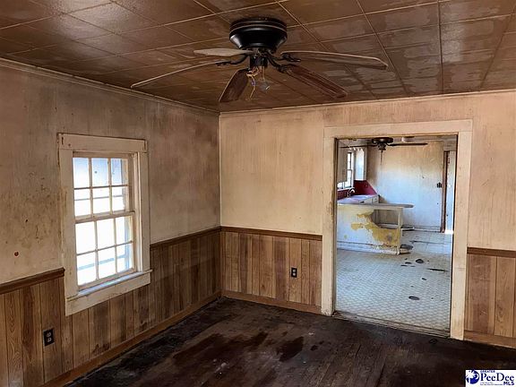 4th image of 619 Chapman St