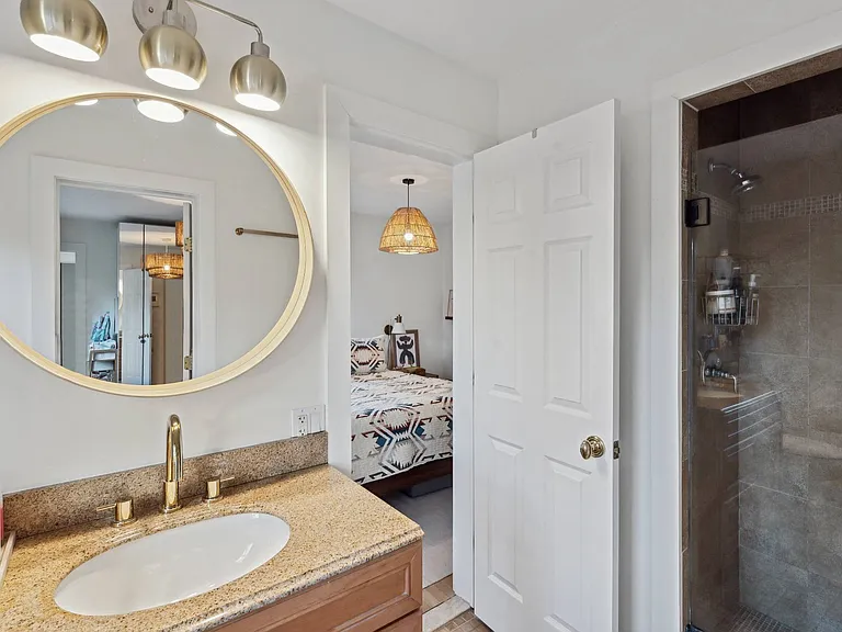 18 Pinetree Dr — Photo 30