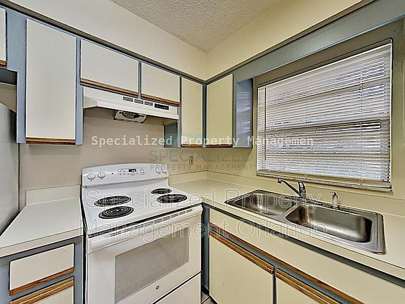 5th image of 32813 Blossom Ln