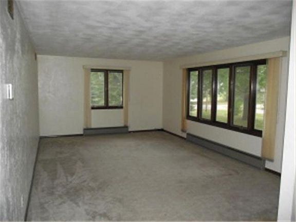 2nd image of 200 DeVries Avenue S