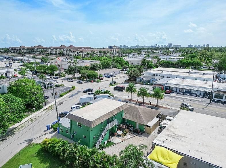 2nd image of 2435 N Dixie Hwy