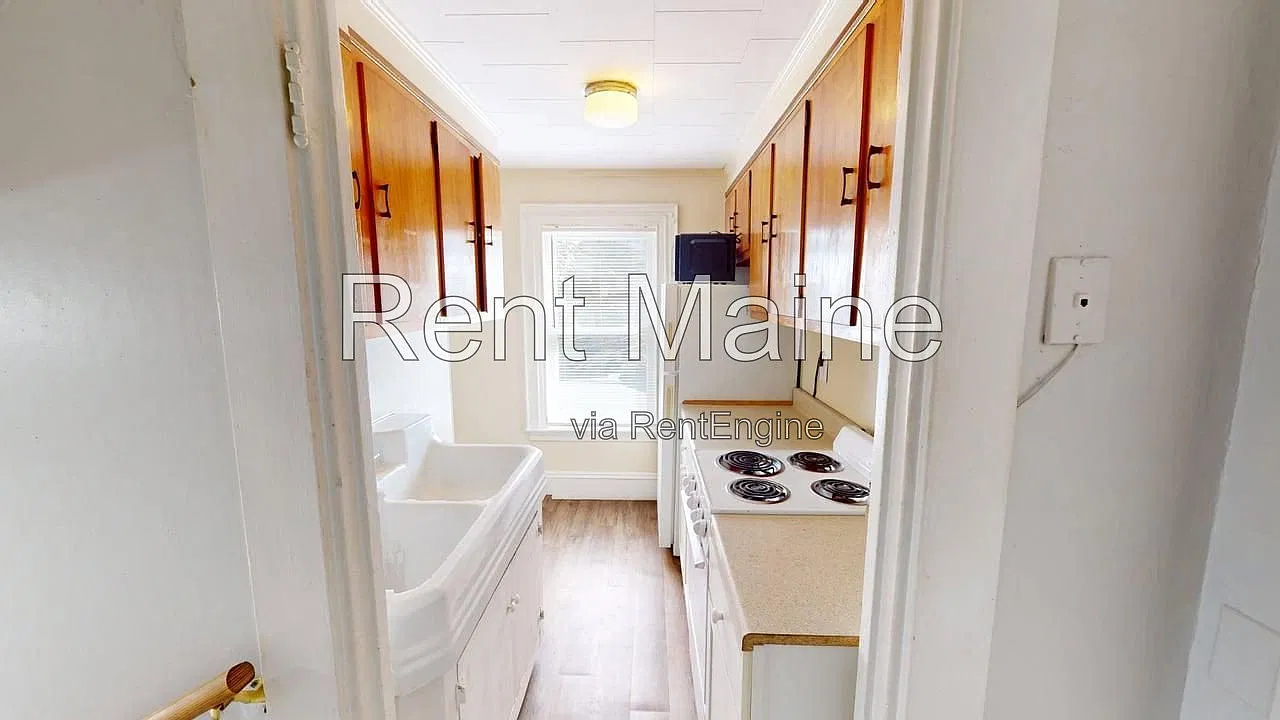 2 bed, 1.0 bath, 677 sqft, $1,240 — Photo 2