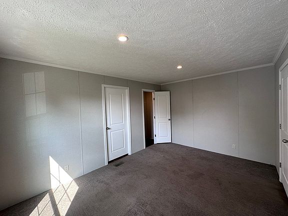 2nd image of 516 Courtland Ln #226