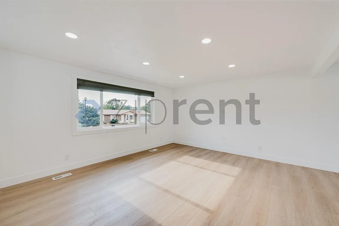 4 bed, 1905 sqft, $3,200 — Photo 3
