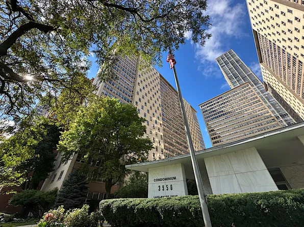 3950 N Lake Shore Dr APT 523D, Chicago, IL 60613