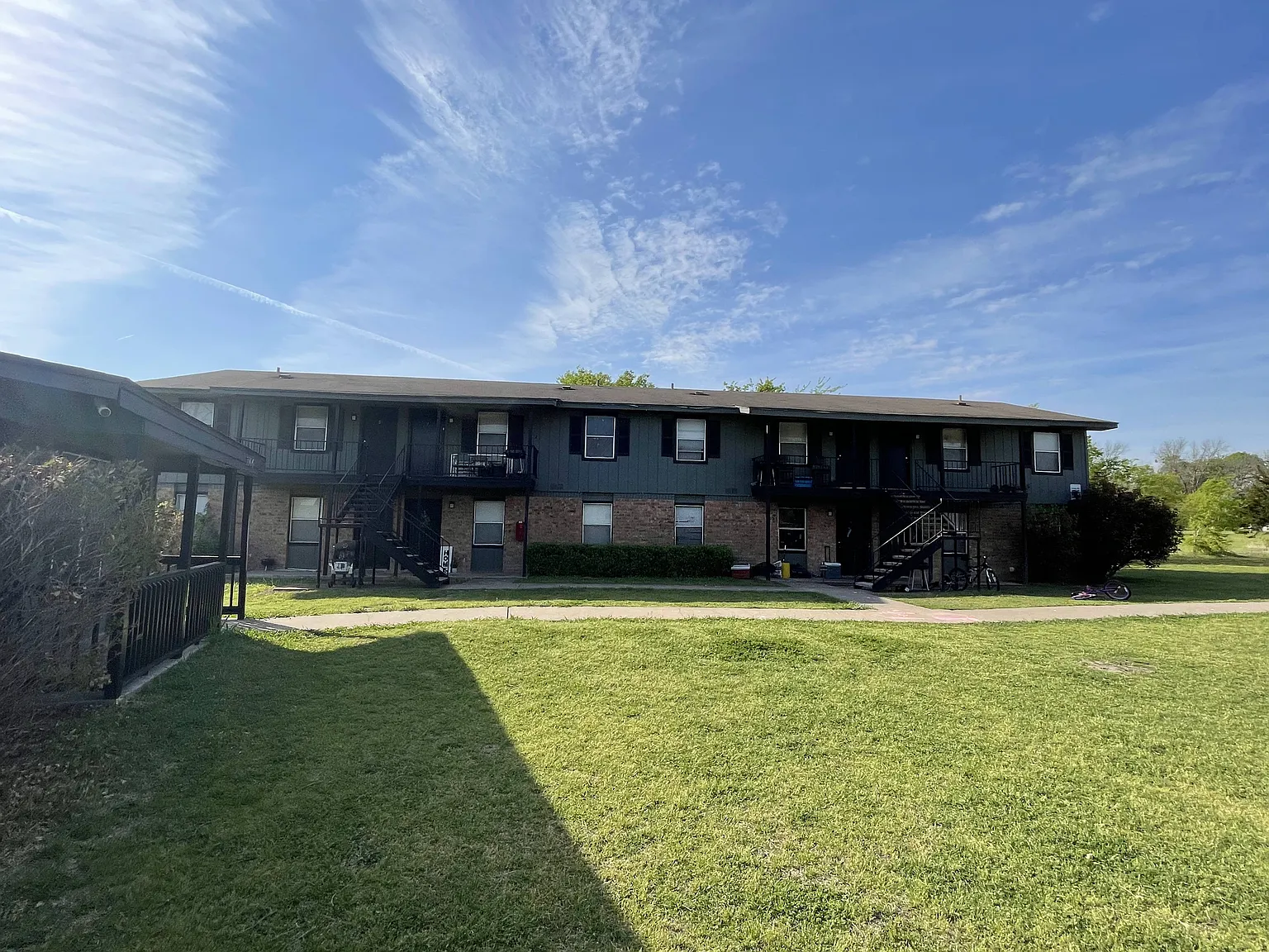 3 bed, 925 sqft, $1,125 — Photo 1
