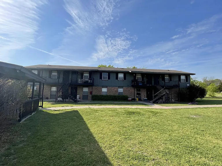 2700 Sunny Ln #12 — Photo 1