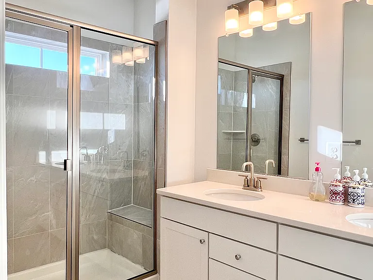 310 Andrew Ct — Photo 32