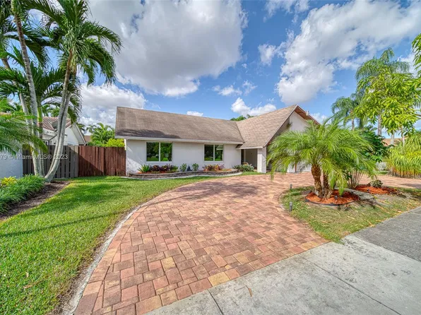 9904 SW 133rd Ct, Miami, FL 33186
