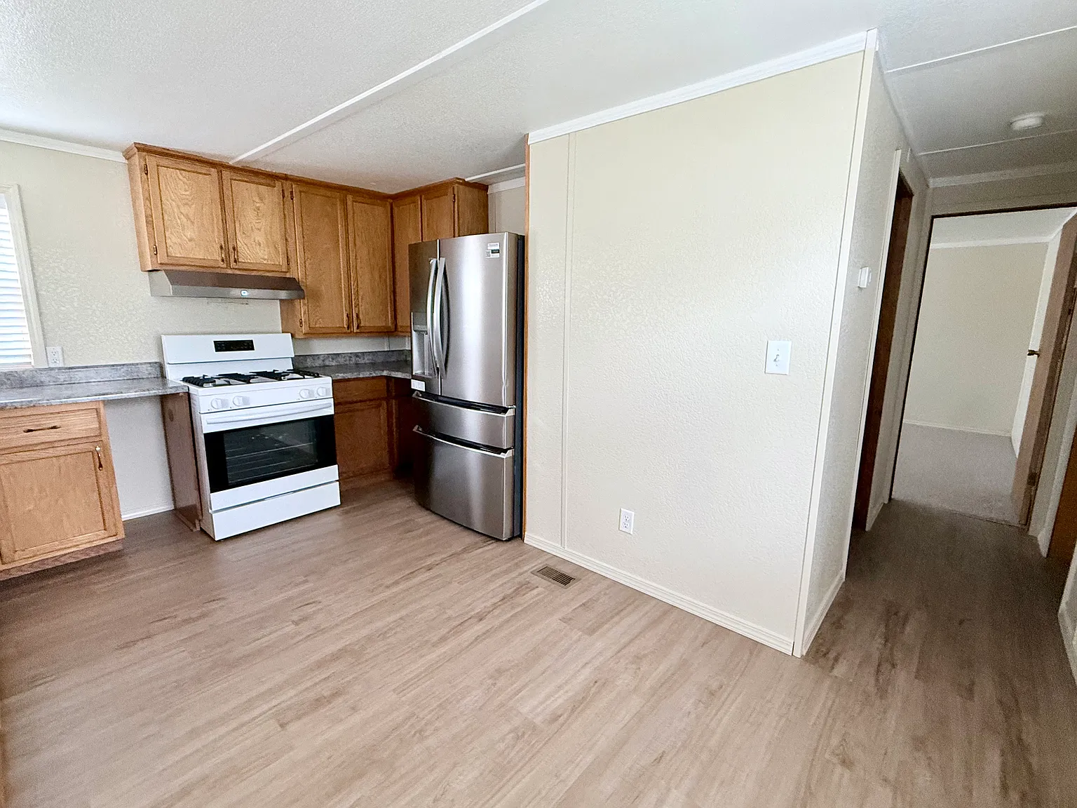 3 bed, 1120 sqft, $1,500 — Photo 3
