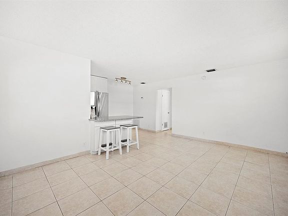 5th image of 2131 N Ocean Blvd APT 17