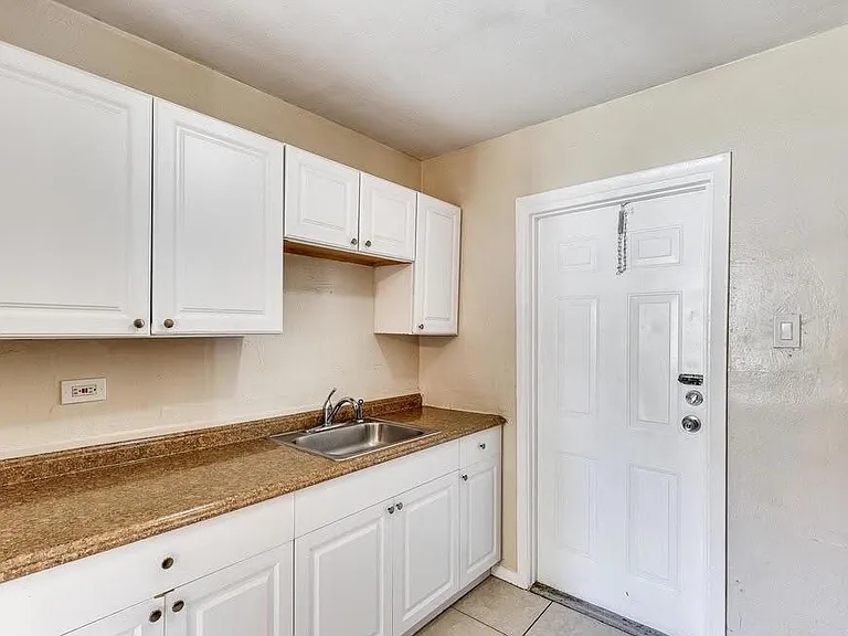 1501 NW 24th Ave — Photo 3