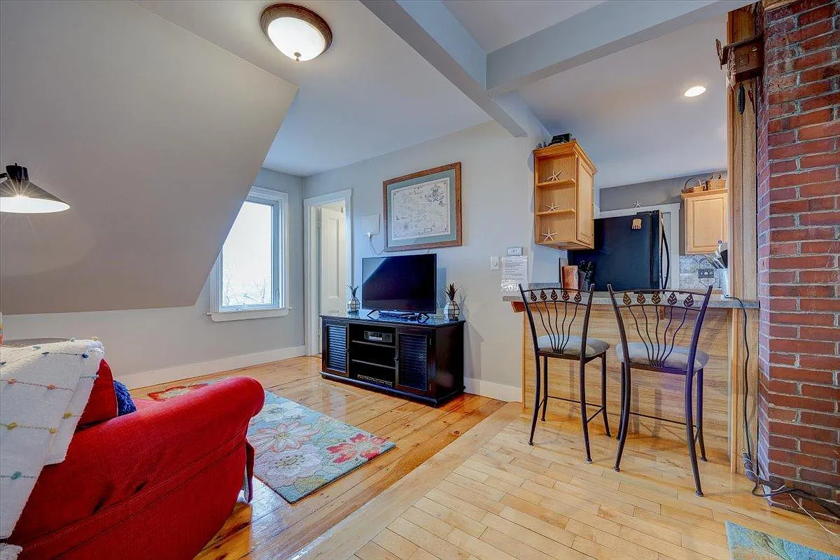 2 bed, 950 sqft, $3,000 — Photo 4
