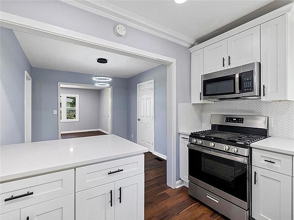 3rd image of 346R Scott Dr SE