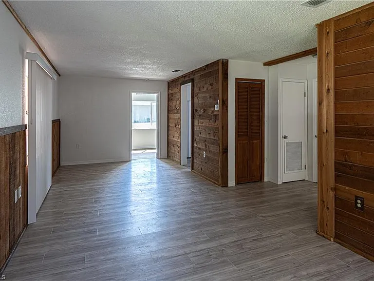 2352 Sunny View Dr — Photo 3
