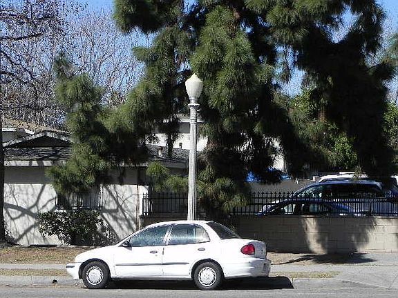 3rd image of 915 N Orange Grove Blvd