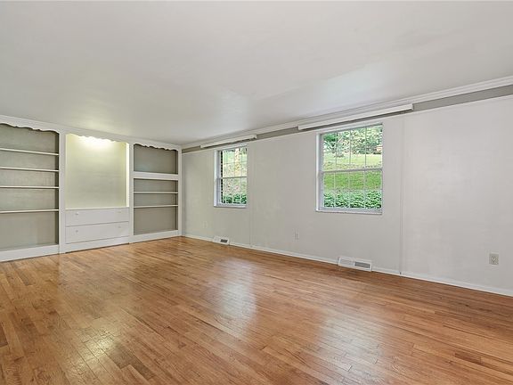 5th image of 1060 Covington Pl