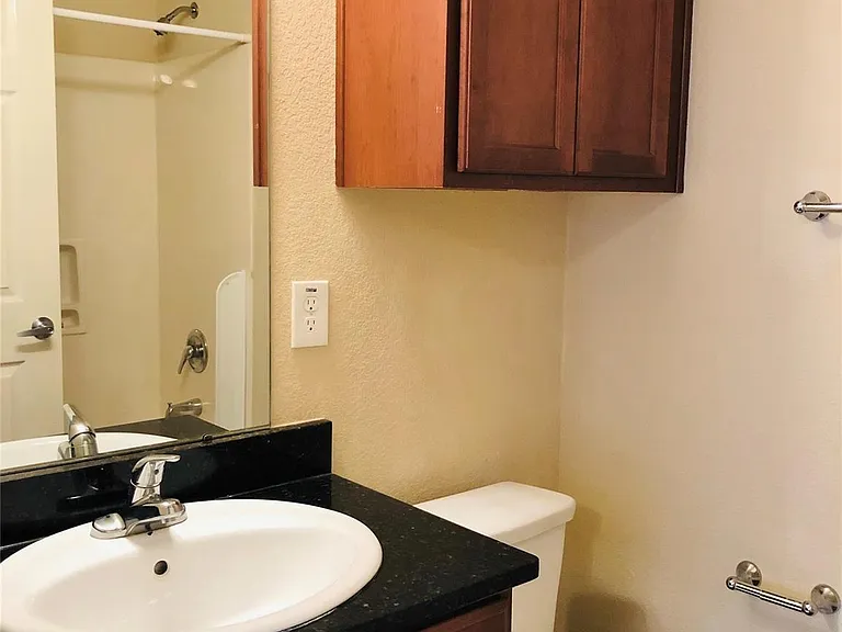 2512 S Houston Ave — Photo 5