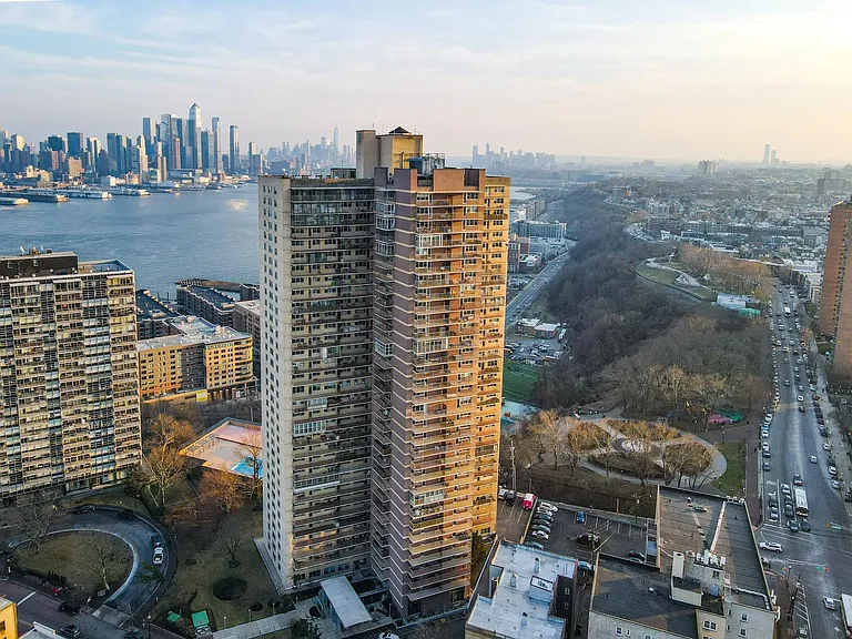 6040 Boulevard East #17M — Photo 4