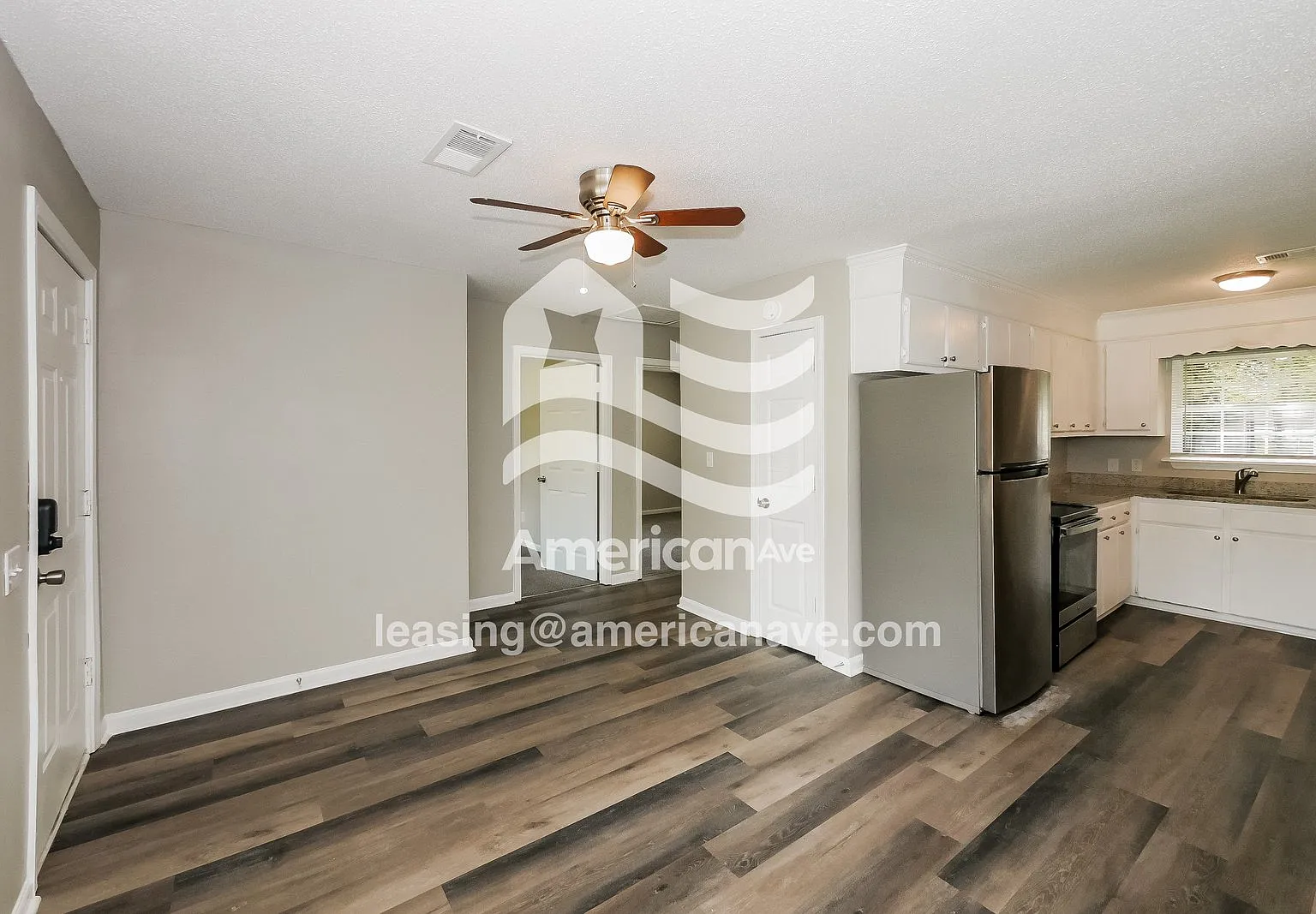 3 bed, 1.0 bath, 960 sqft, $1,122 — Photo 3
