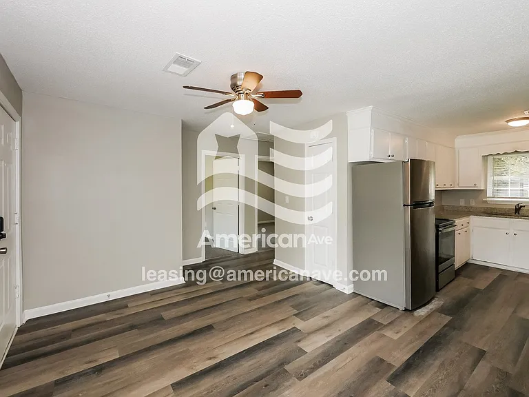 1414434_003_wm_-_living_room_12917128.jpg