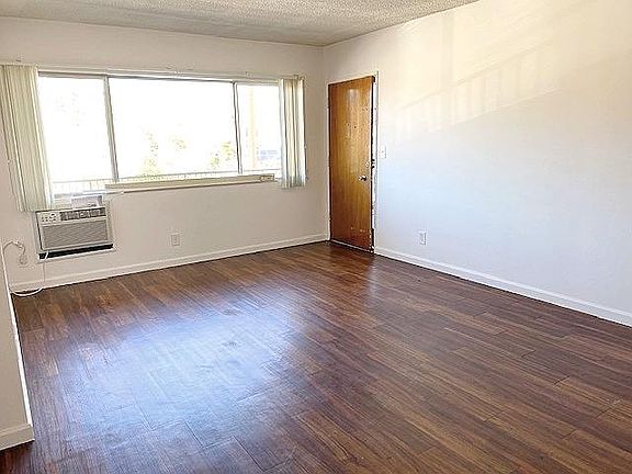 3rd image of 725 N Isabel St