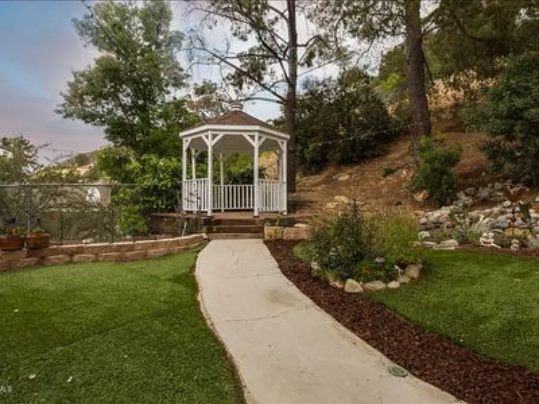 1314 Lamont Ave — Photo 10
