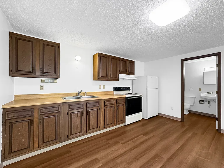 2317 Knapp St #2 — Photo 9