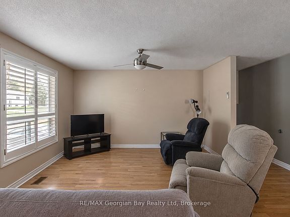 5th image of 19 Bridle Rd