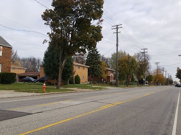 5th image of 17508 Puritas Ave