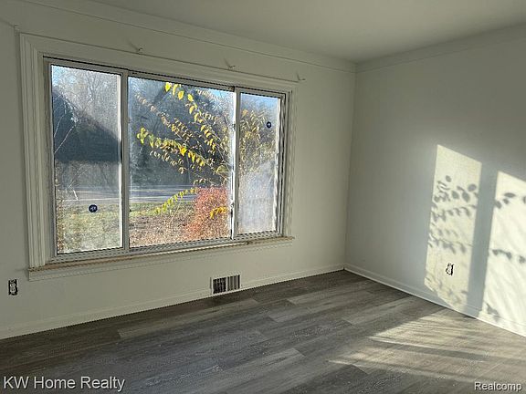 5th image of 25630 W Ten Mile Rd