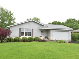 N95W16529 Richmond Dr, Menomonee Falls, WI 53051