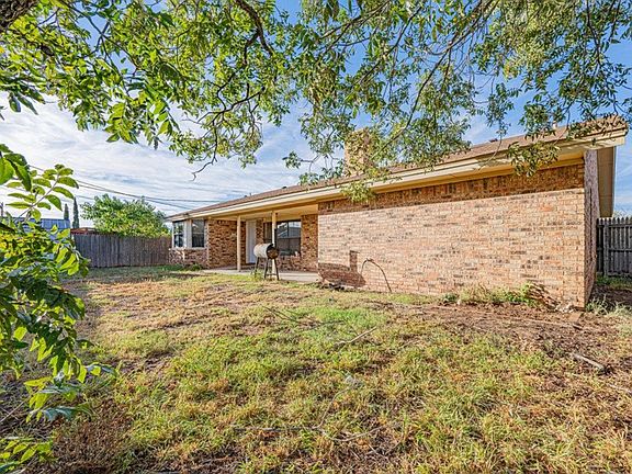 3rd image of 4624 Redbud Ave