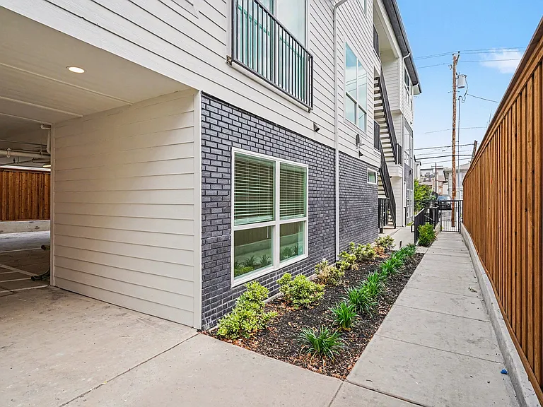2217 N Fitzhugh Ave #205 — Photo 38