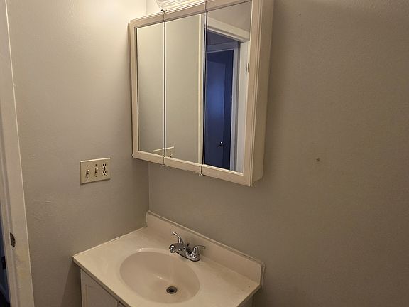 5th image of 2905 Sage St APT 4