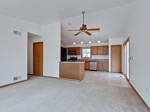 4th image of 135 Oak Lane Dr