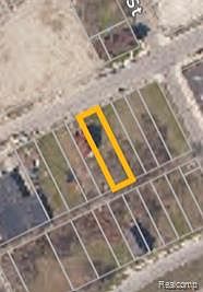 571 E Edsel Ford Fwy, photo 3